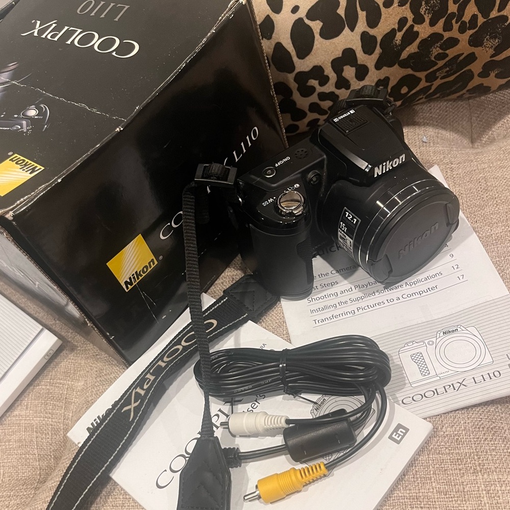 Nikon CoolPix L110 original cables, manual, box EXCELLENT Digital Camera & Video